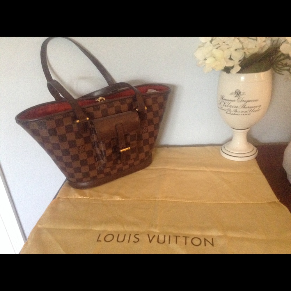 Auth. Louis Vuitton Damier PM Manosque bag
